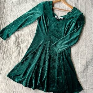Vintage 90’s Evergreen Velvet Mini Dress with Scalloped Neckline Size Large